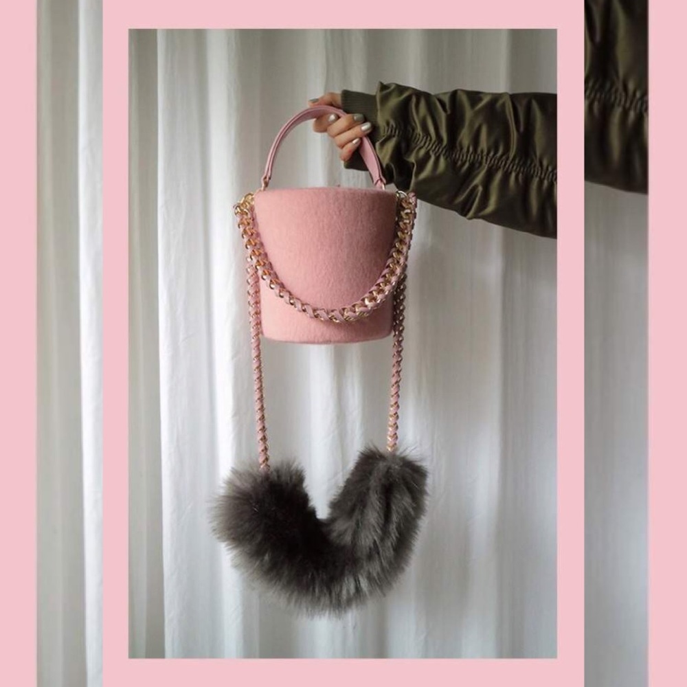 EUC 🩷🖤 PINK Deadstock 🇰🇷Stylenanda faux fur chain bucket bag Satchel purse